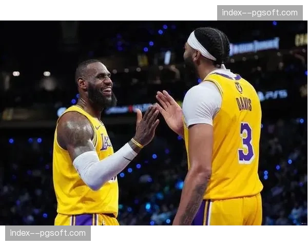 湖人124-104大胜独行侠，詹姆斯28分10篮板12助攻收获三双