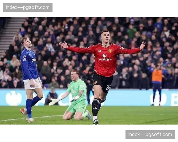 曼联客场1-0险胜埃弗顿，舍什科替补建功助红魔重返前四