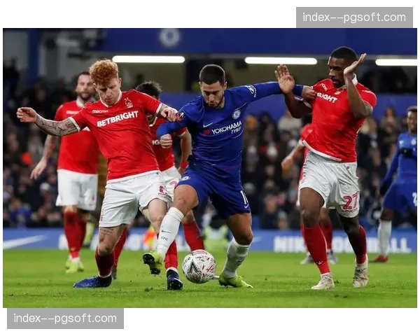 亚马逊纪录片《防线背后》聚焦英超后卫，揭秘比赛日防守战术布置过程