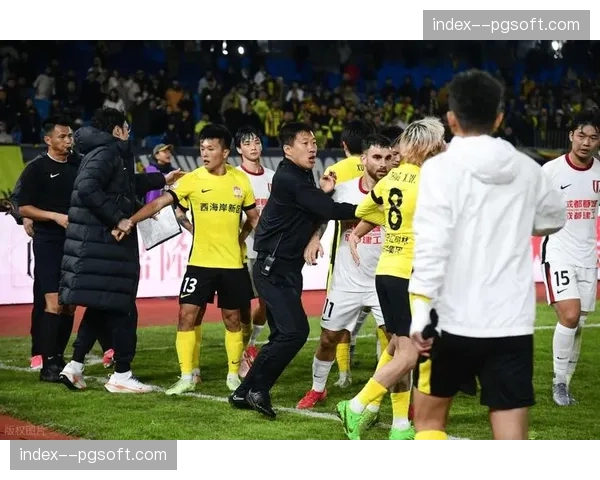 西足协拟推行新规:下赛季起将扩大裁判与VAR交流的现场播放范围 西足协拟推行新规:下赛季起将扩大裁判与VAR交流的现场播放范围